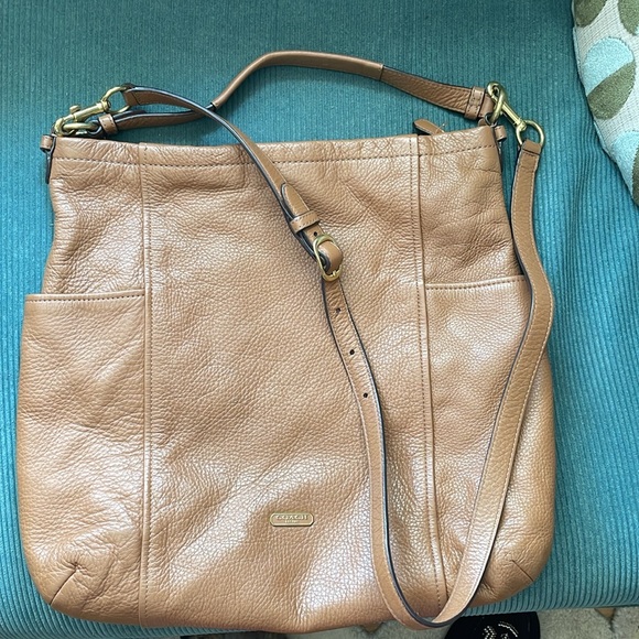 Coach soft pebble leather hobo shoulder bag - Picture 2 of 5